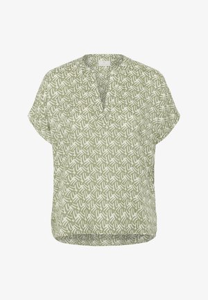 Šviesiai žalia trumpų rankovių bluzonė, puošta balta abstrakčia raštu. V-kaklo dizainas su laisvu siluetu ir apvaliu kraštu.