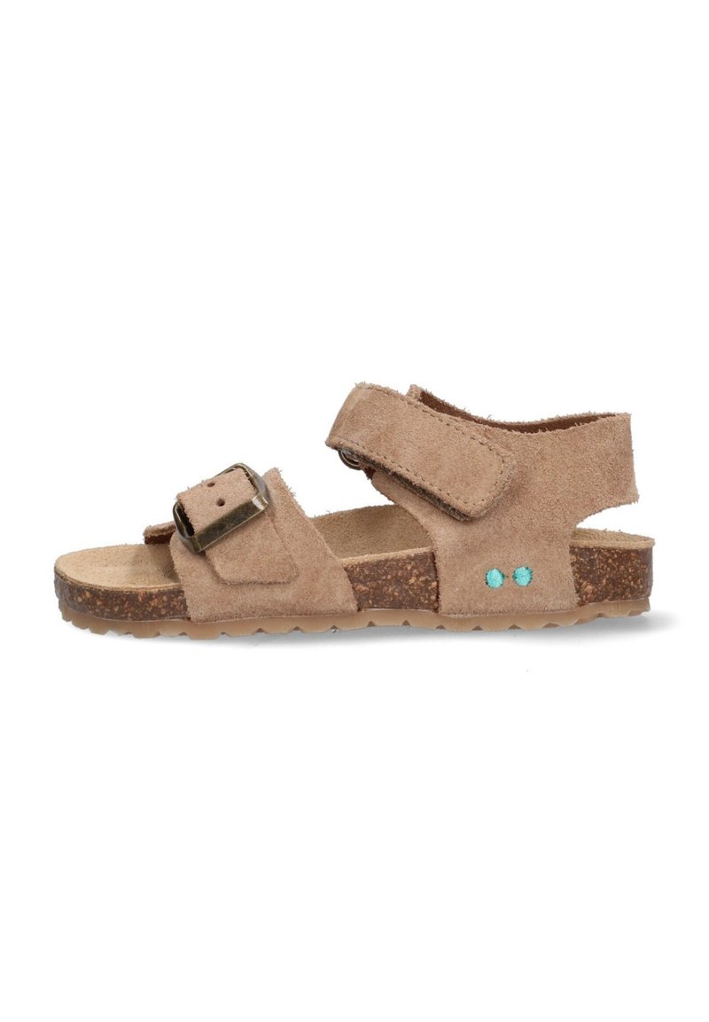 Sandal in suede beige con due cinturini regolabili, uno dei quali con una fibbia metallica. Presenta una soletta in sughero testurizzato e due accenti turchesi.