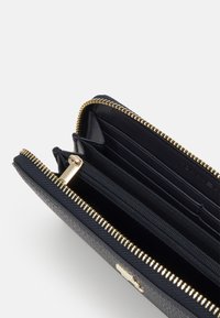 Tommy Hilfiger EMBLEM LARGE - Wallet - space blue