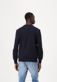 Tommy Hilfiger STACK - Sudadera - desert sky