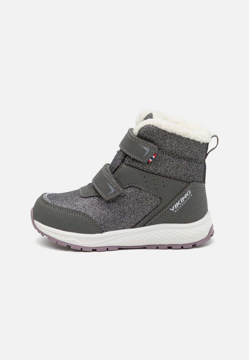 Botte d'hiver grise pour enfant avec deux bandes Velcro, doublure polaire blanche, semelle texturée et logo de la marque Viking sur le côté.