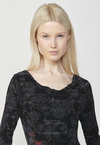 Koroshi Top s dlouhým rukávem - black