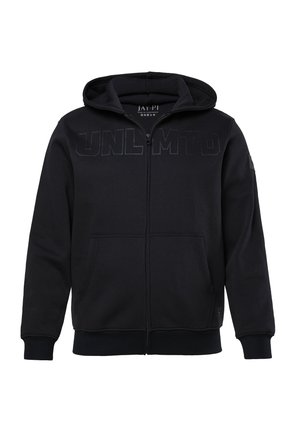 Sudadera con cremallera negra hecha de tela suave, con un gran texto en relieve "UNL MTD" en el pecho, bolsillos laterales y capucha con cordón.