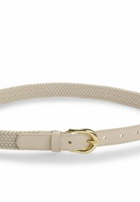 Cinturón trenzado beige con extremo de cuero liso y hebilla de metal dorada, ajustable con múltiples agujeros.