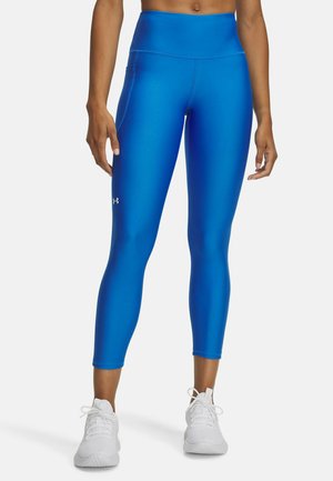 Leggings de sport bleu avec une taille haute, fabriqués en matériau extensible. Présente des détails de couture et un logo Under Armour sur le bas de la jambe.