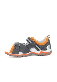 Šedá venkovní sandál s oranžovými akcenty a síťovanými detaily, s pevným podrážkou, nastavitelné popruhy a poutkem na patě.