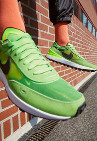 Nike Sportswear WAFFLE ONE UNISEX - Sapatilhas - electric green/black/mean green/hyper crimson-white-orange