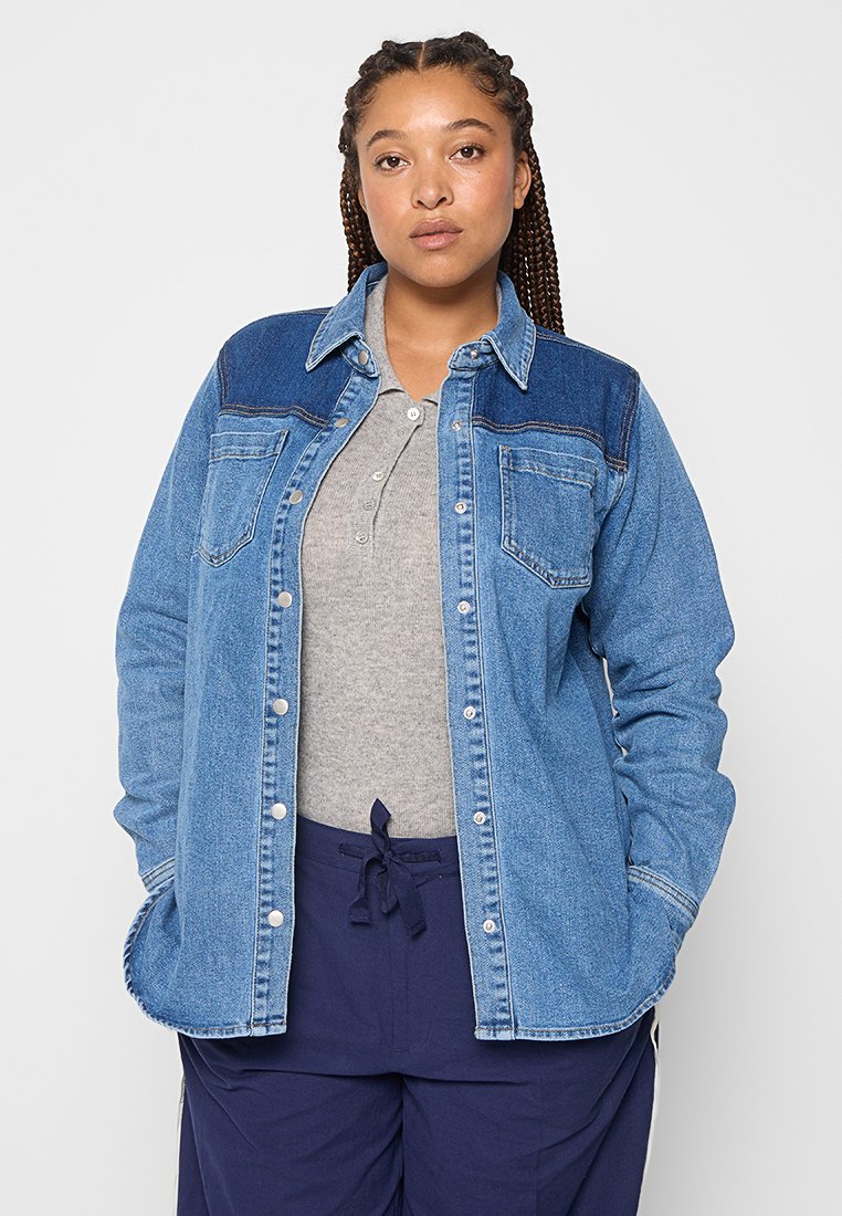 Kaffe Curve Overhemdblouse lichtblauw Kaffe Curve Overhemdblouse lichtblauw