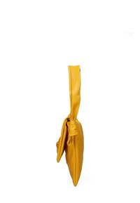 Borsa in pelle gialla con manico annodato e design piegato, caratterizzata da una texture liscia e una forma triangolare. Nessun hardware visibile.