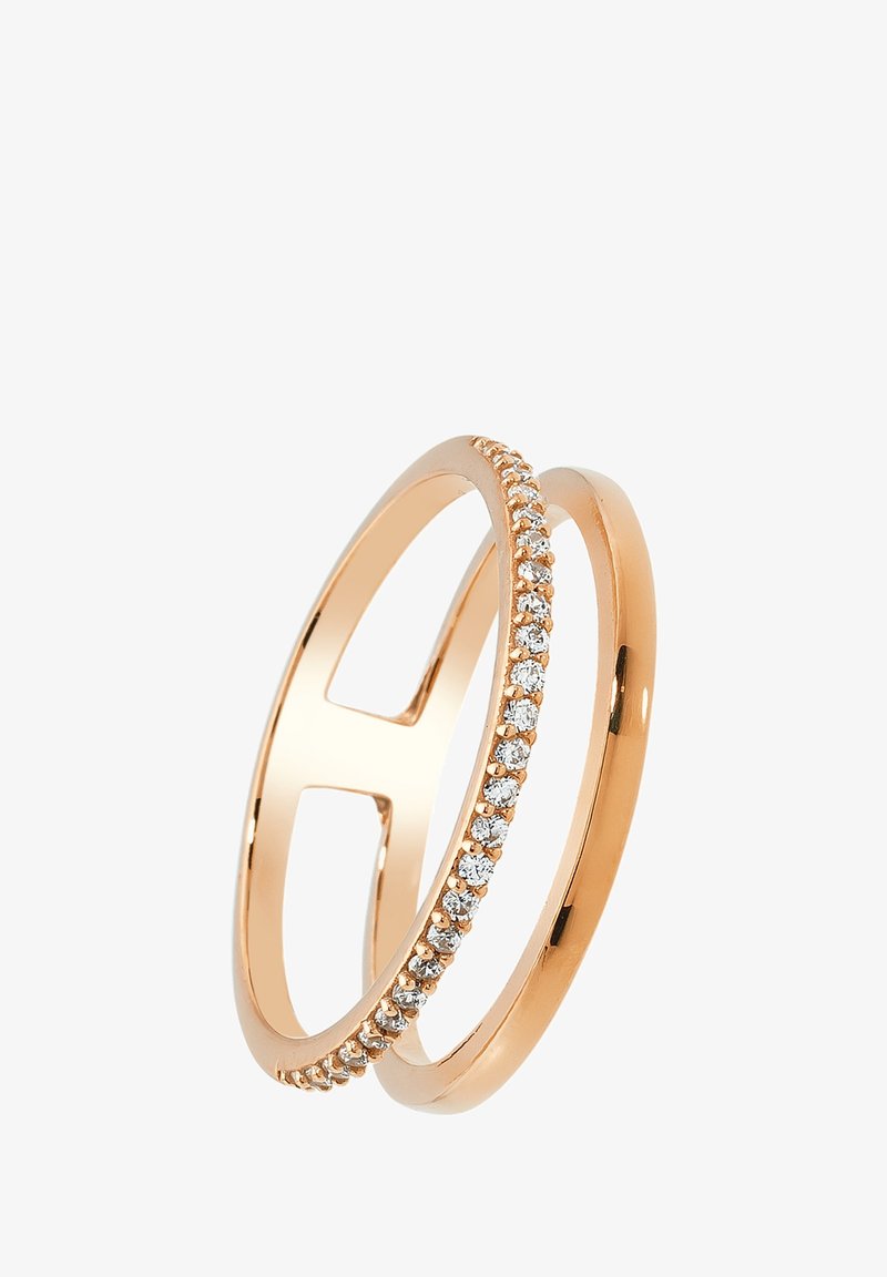 Ensemble de bagues en or rose avec deux anneaux ; l'un présente une rangée de petites pierres claires. Le design comprend une découpe centrale ressemblant à la lettre H.