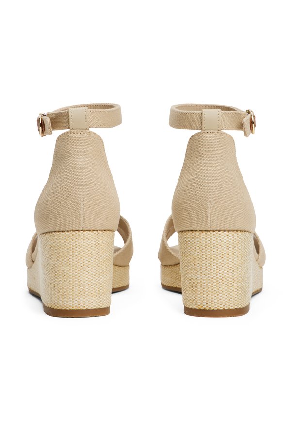 Wedge sandals - horseradish3