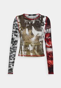 Langarmshirt met gemengde grafische patronen in bruin, zwart, rood en wit. Heeft contrasterende gestructureerde mouwen en een ronde hals.