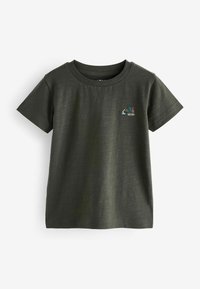 Olivgrünes Baumwoll-T-Shirt mit kurzen Ärmeln, rundem Halsausschnitt und einem kleinen, bestickten Design im linken Brustbereich.