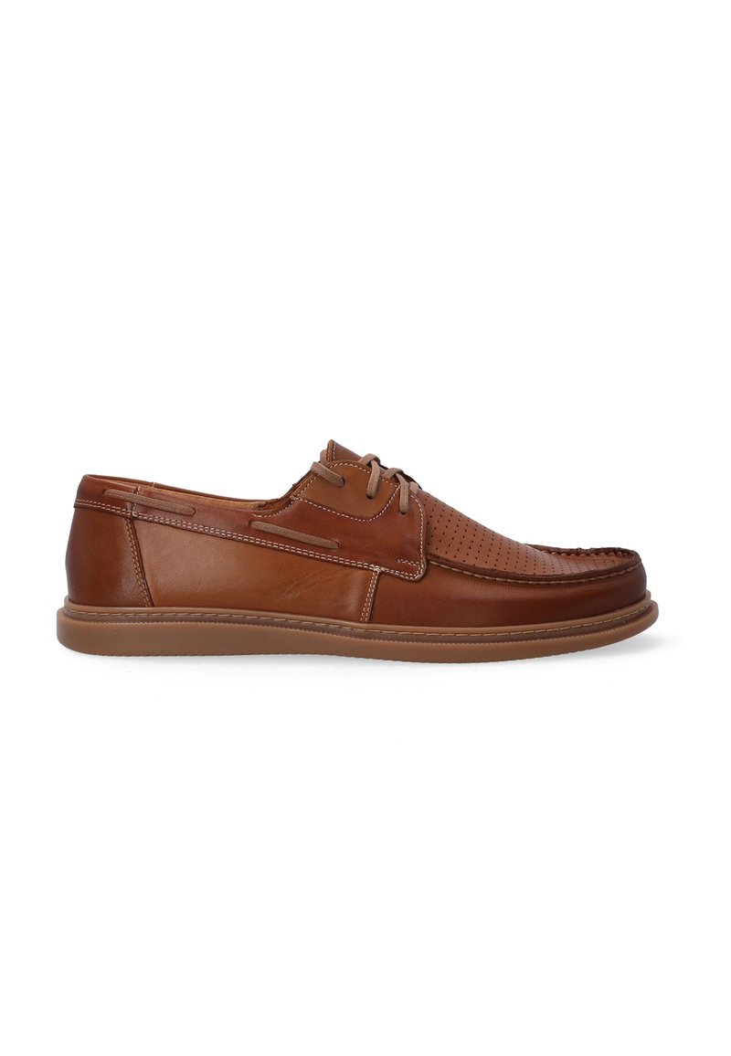 Bruine leren schoenen met geperforeerd ontwerp, ronde neus en vetersluiting. Voorzien van een tan rubberen zool en bruine stiksels.
