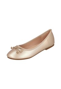 Zapato plano de ballet beige con punta redondeada, lazo decorativo en la parte delantera y suela plana de goma, mostrado sobre fondo blanco.