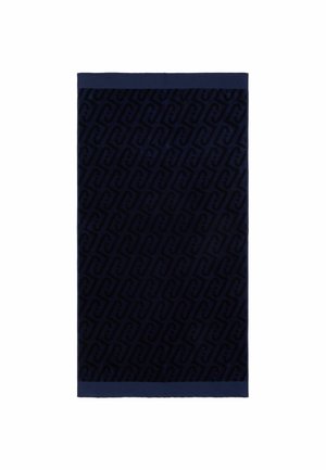 Serviette rectangulaire bleu foncé avec un motif répétitif subtil de maillons de chaîne entrelacés et des bordures bleues unies en haut et en bas.