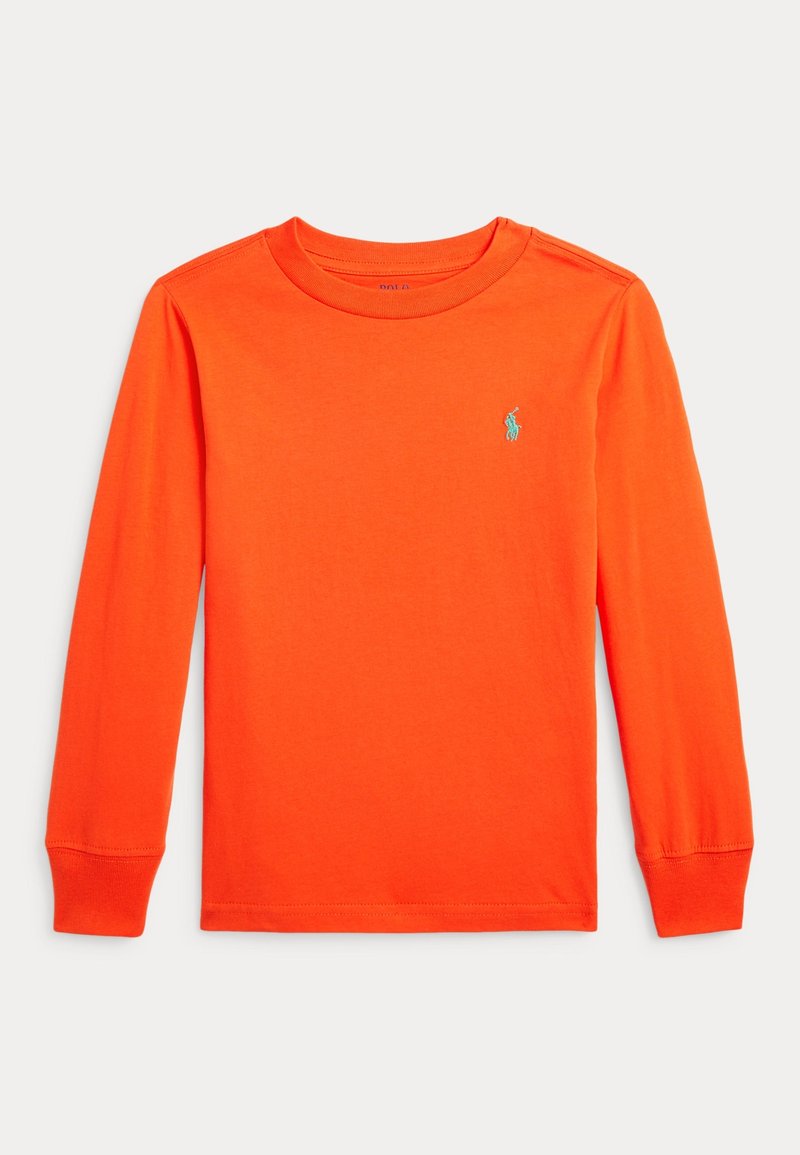 Langarm-T-Shirt aus leuchtend orangefarbenem Baumwollstoff, mit Rundhalsausschnitt, gerippten Bündchen und einem kleinen blauen Logo auf der Brust.