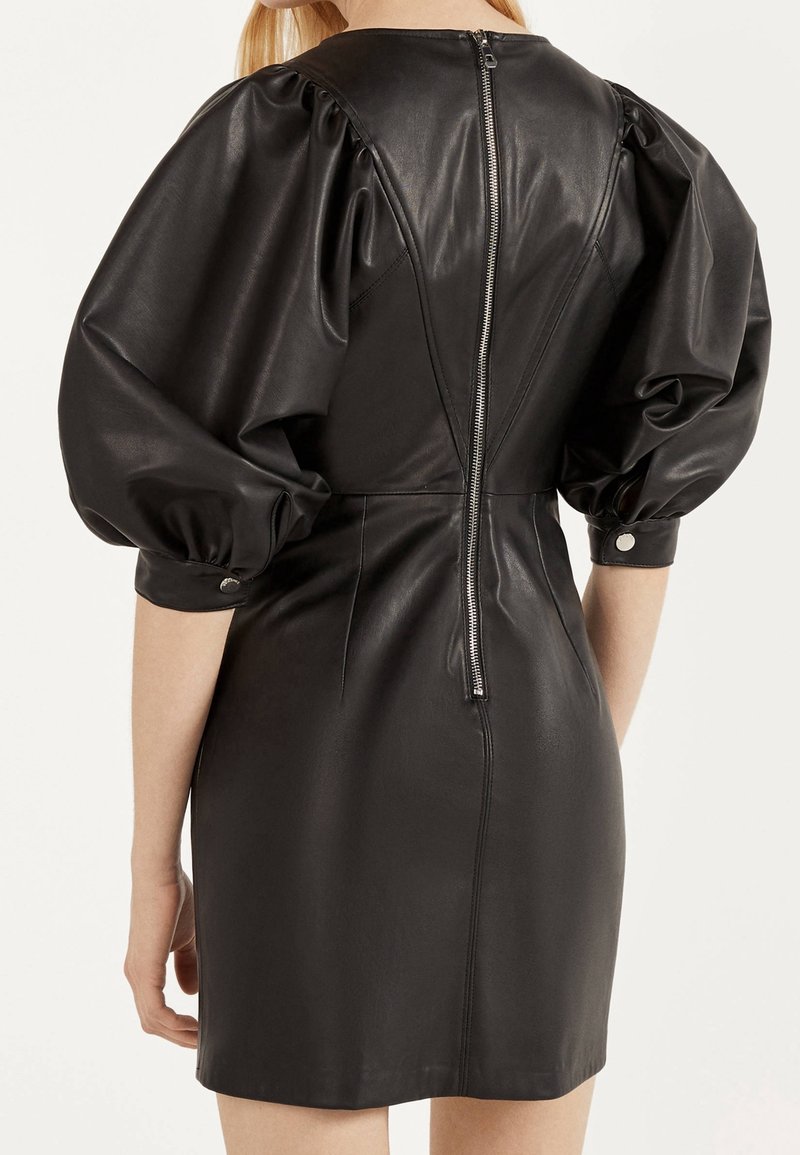Bershka Shift dress - black - (Pre-owned) - Zalando.ie