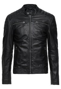 Svart läderjacka med en åtsittande design, blixtlås och quiltade axeldetaljer. Slät textur och elegant silhuett.