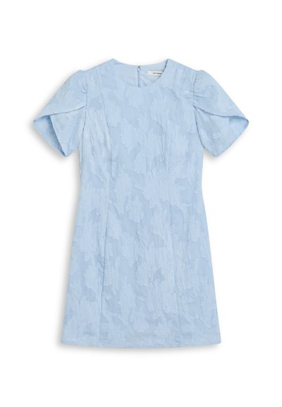 Helles blaues Kurzarmkleid aus strukturiertem Stoff, mit floralem Muster, Rundhalsausschnitt und verstecktem Reißverschluss hinten.