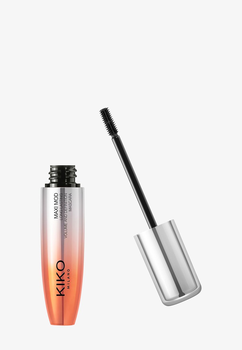 Le mascara KIKO Maxi Mod présente un contenant dégradé orange vers transparent avec un bouchon argenté et une brosse applicatrice noire fine.