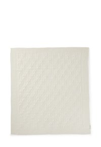 Béžová pletená deka s texturovaným diamantovým vzorem, žebrovanými okraji a jemnými vyvýšenými detaily. Měkká, útulná tkanina a čtvercový tvar.