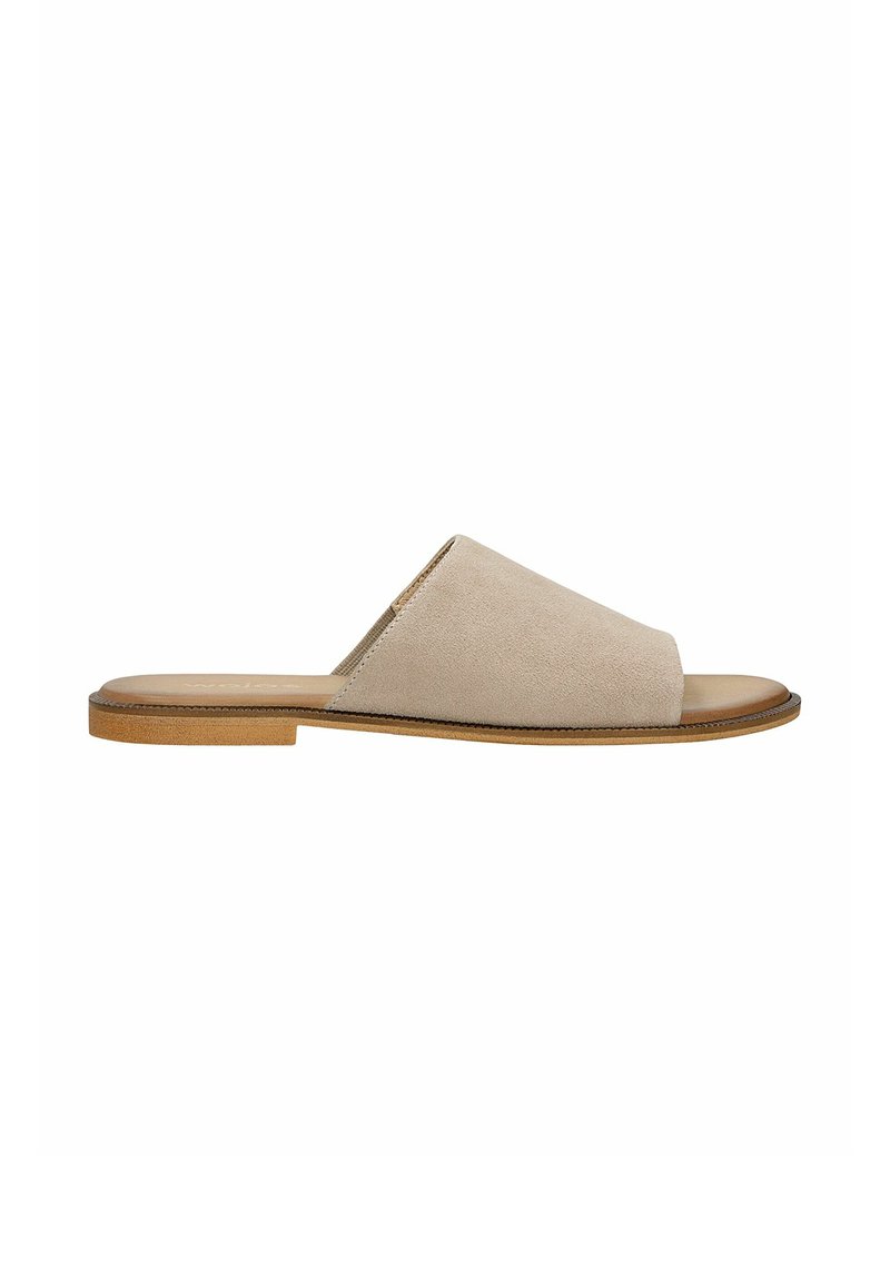 Sandalo scivolato in suede beige con punta aperta e una fascia larga, dotato di una suola piatta marrone. Design minimalista, texture liscia.