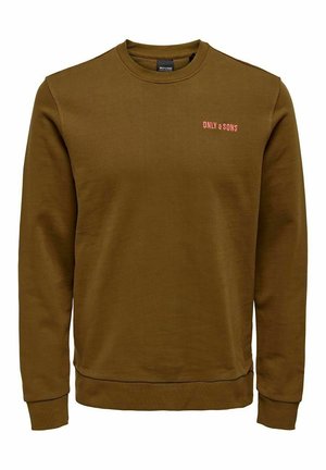 Sudadera marrón con cuello redondo, puños y dobladillo acanalados. Presenta un pequeño logo en rosa de "ONLY & SONS" en el área izquierda del pecho.