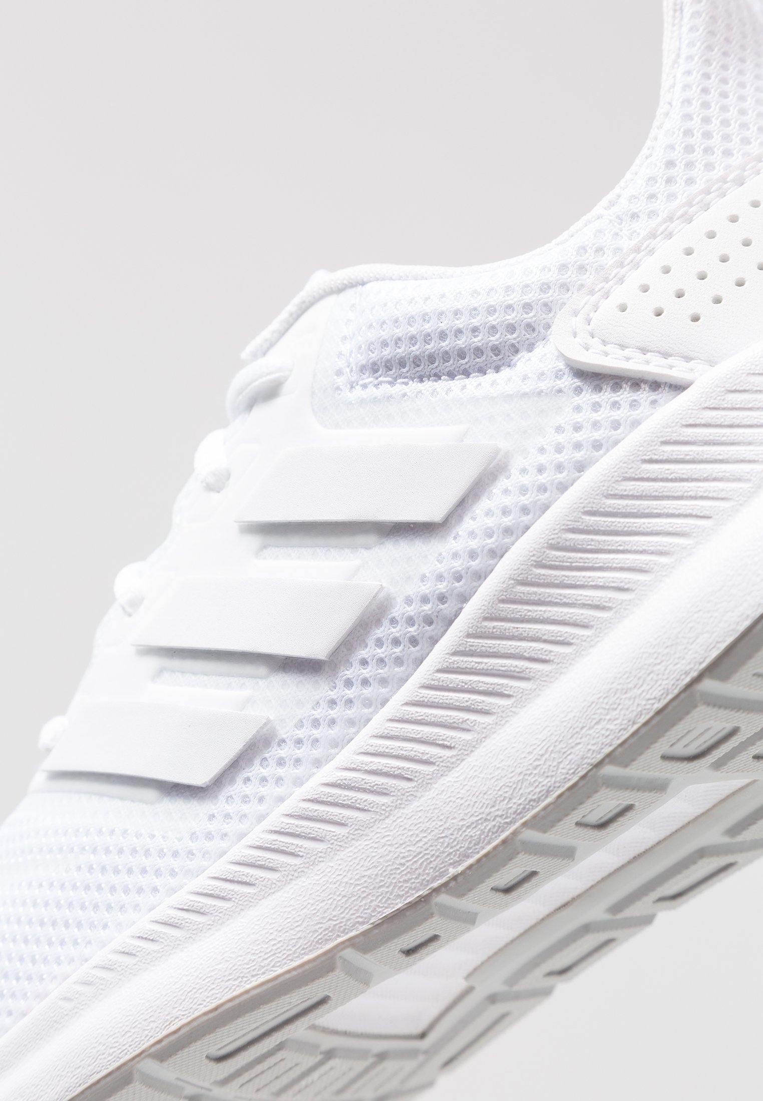 adidas Performance RUNFALCON UNISEX - Chaussures de running neutres -  footwear white/grey two/blanc - ZALANDO.FR