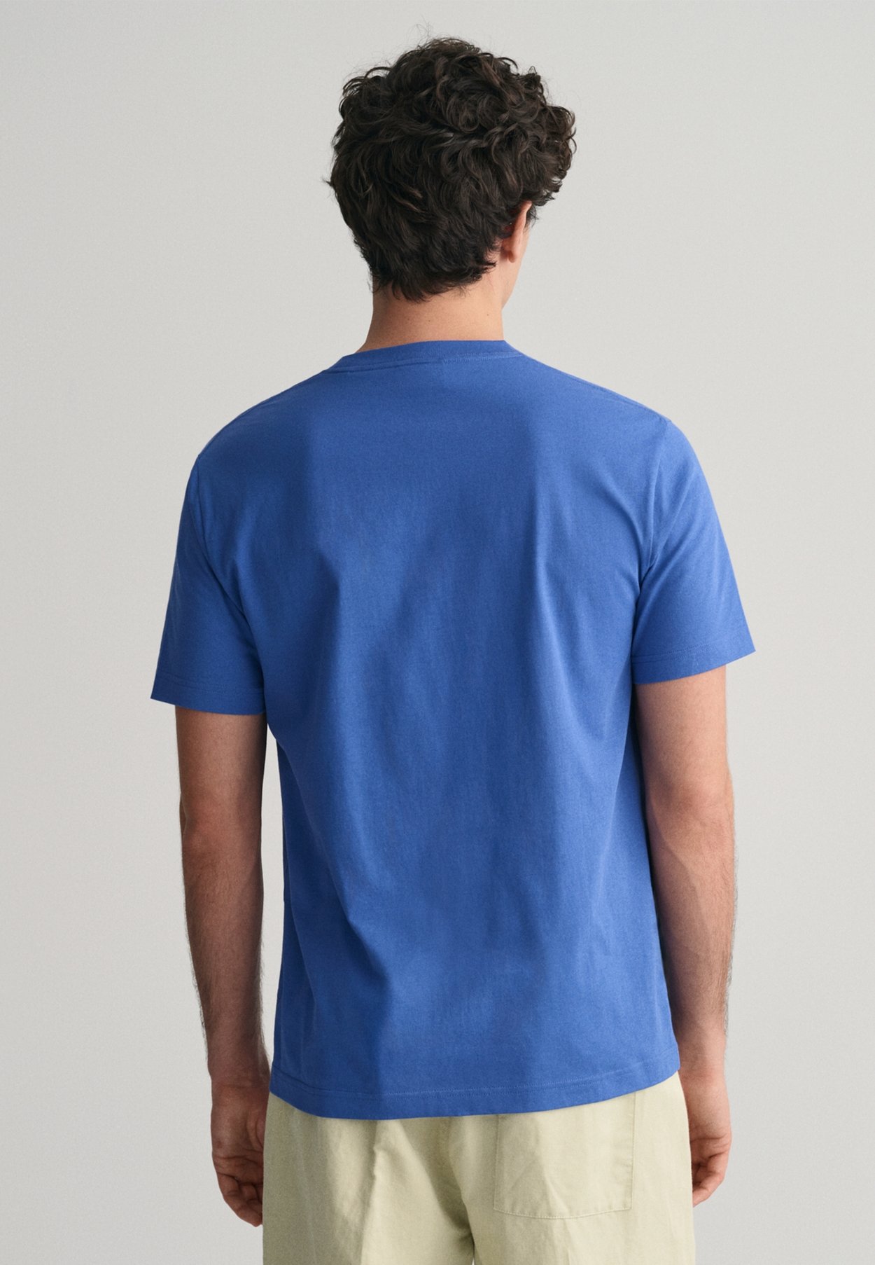REG ARCHIVE SHIELD EMB SS T-SHIRT