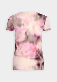 Kortärmad T-shirt i mjukt material med en suddig blommönster i nyanser av rosa, lila och krämfärgad. Rund halsringning, åtsittande form.