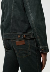 Wrangler UNLINED - REGULAR FIT - Farkkutakki - nightfall