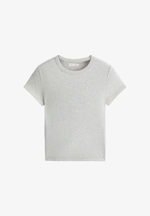 Svetlo siva kratka majica z okroglim ovratnikom, enostavne, brez vzorca, z etiketo za oblačila znotraj ovratnika.