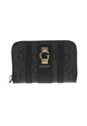 Cartera sintética negra con un patrón texturizado, herrajes en dorado y un logo centrado. Presenta detalles a rayas y un cierre de cremallera.