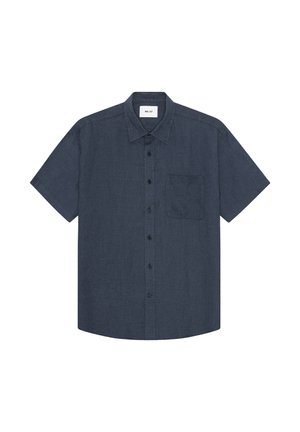 Chemise bleu foncé à manches courtes avec boutons, col, poche poitrine devant et une petite étiquette de marque à l'intérieur du col.
