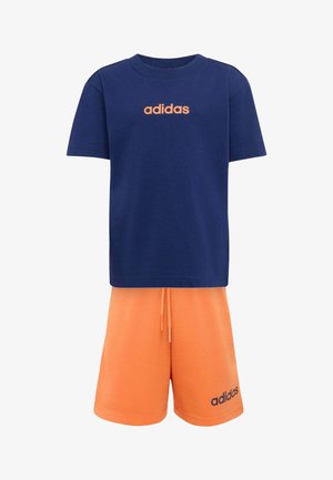adidas Performance, CONJUNTO DE CAMISETA Y PANTALONES CORTOS ESSENTIALS UNISEX - Pantalón corto de deporte - azul marino naranja