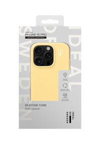 Geel siliconen hoesje voor de iPhone 16 Pro, met een gladde textuur, MagSafe-compatibiliteit en gedrukte details op de verpakking.