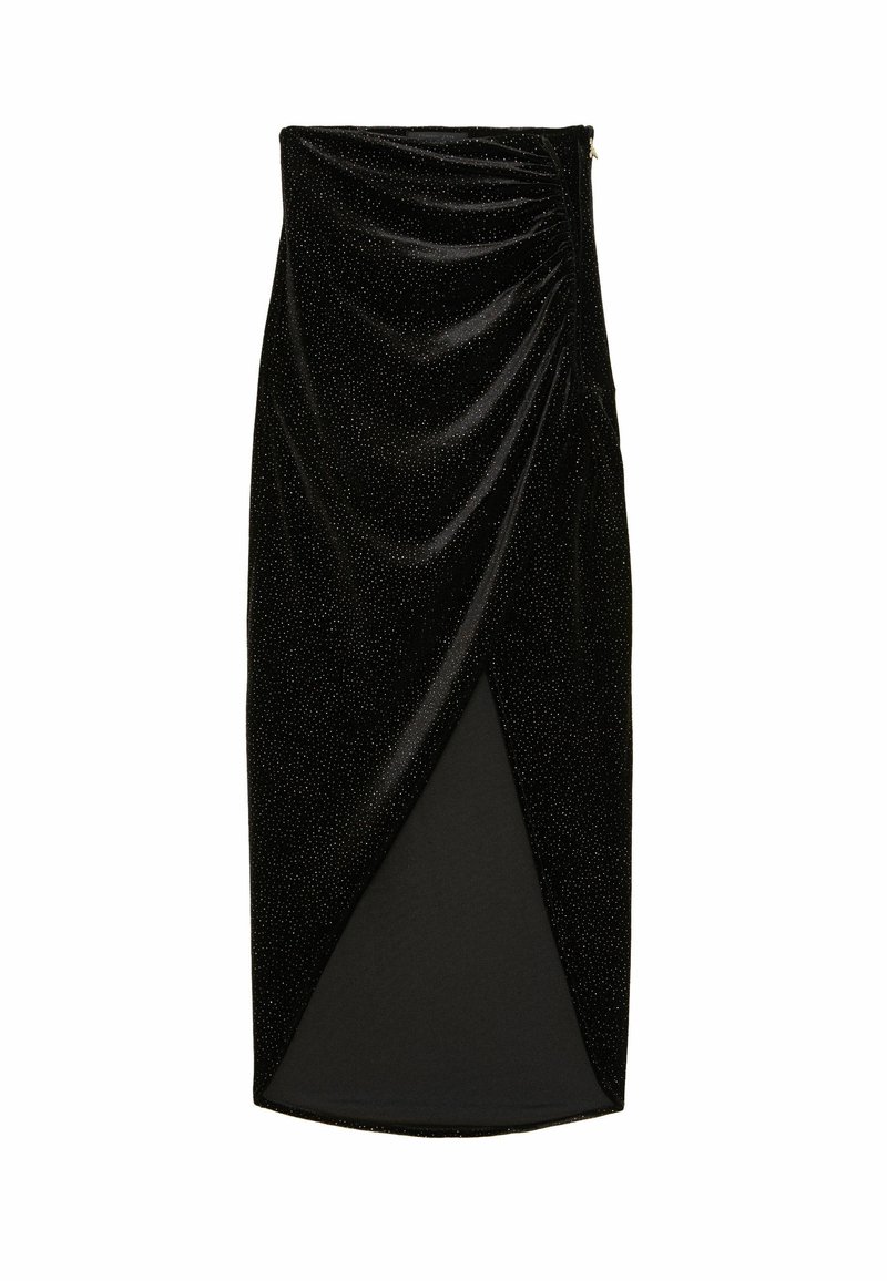 Czarna aksamitna spódnica z subtelnym brokatem, wysoki stan, marszczenie po jednej stronie i rozcięcie z przodu odsłaniające wewnętrzną warstwę materiału.