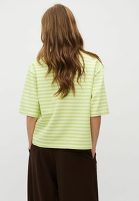 mbyM EMRYS-M - Pluus - sunny lime sugar stripe