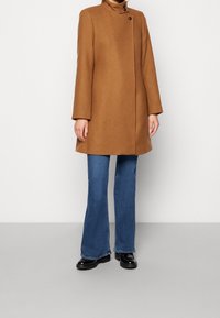 NAF NAF Kort kappa / rock - beige