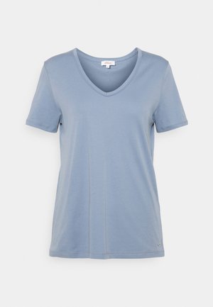 V-Ausschnitt T-Shirt mit kurzen Ärmeln in Hellblau, aus glattem Stoff gefertigt. Verfügt über ein dezentes Logo-Detail am Saum unten.