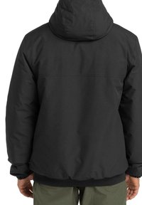Sort hættetrøje med en glat tekstur, elastiske manchetter og ribbet kant, der har et minimalistisk design uden synlige hardware eller logoer.