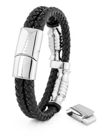 Brăţară din piele împletită neagră cu accesorii din metal argintiu. Prezintă un închizător elegant şi accente metalice texturate. Include o piesă metalică detaşabilă.