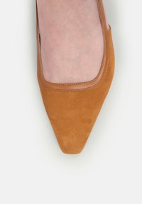Alura MILENA SQUARE TOE HEELS - Balerini cu baretă la spate - brown