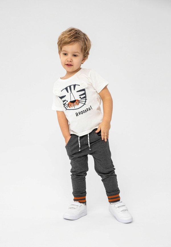 SHORT SLEEVE AND JOGGERS SET - Jogginghose