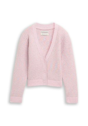 Hellrosa gerippter Strickcardigan mit V-Ausschnitt, drei Knöpfen vorne und langen Ärmeln, hergestellt aus recycelten Materialien von Tom Tailor.