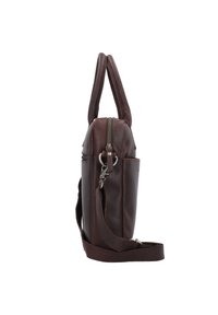 Sac en cuir brun avec fermeture à glissière, deux poignées supérieures et une bandoulière amovible. Dispose d'une poche latérale et d'une texture lisse.