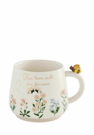 Hvid keramisk krus med blomsterillustrationer, to bier, teksten "This love will bee forever," og en lille bi-figur på håndtaget.