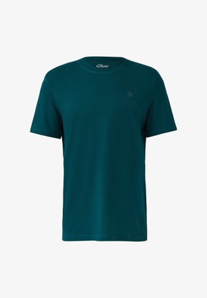 Camiseta de cuello redondo en color teal, hecha de algodón y con mangas cortas. Presenta un pequeño logo en el pecho y una textura de tela lisa y uniforme.