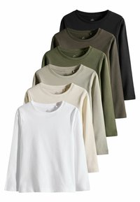Set aus sechs Langarmshirts in verschiedenen Farben: weiß, beige, hellgrün, dunkelgrün, oliv und schwarz. Hergestellt aus weichem Stoff mit Rundhalsausschnitt.